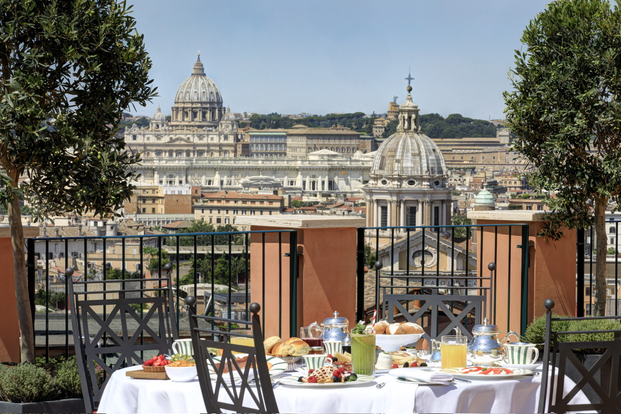 L’eleganza senza tempo dell’hotel de la Ville: un’icona di charme nel cuore di Roma