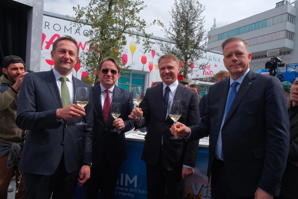 Vinitaly 2025. Prima volta insieme di due commissari UE