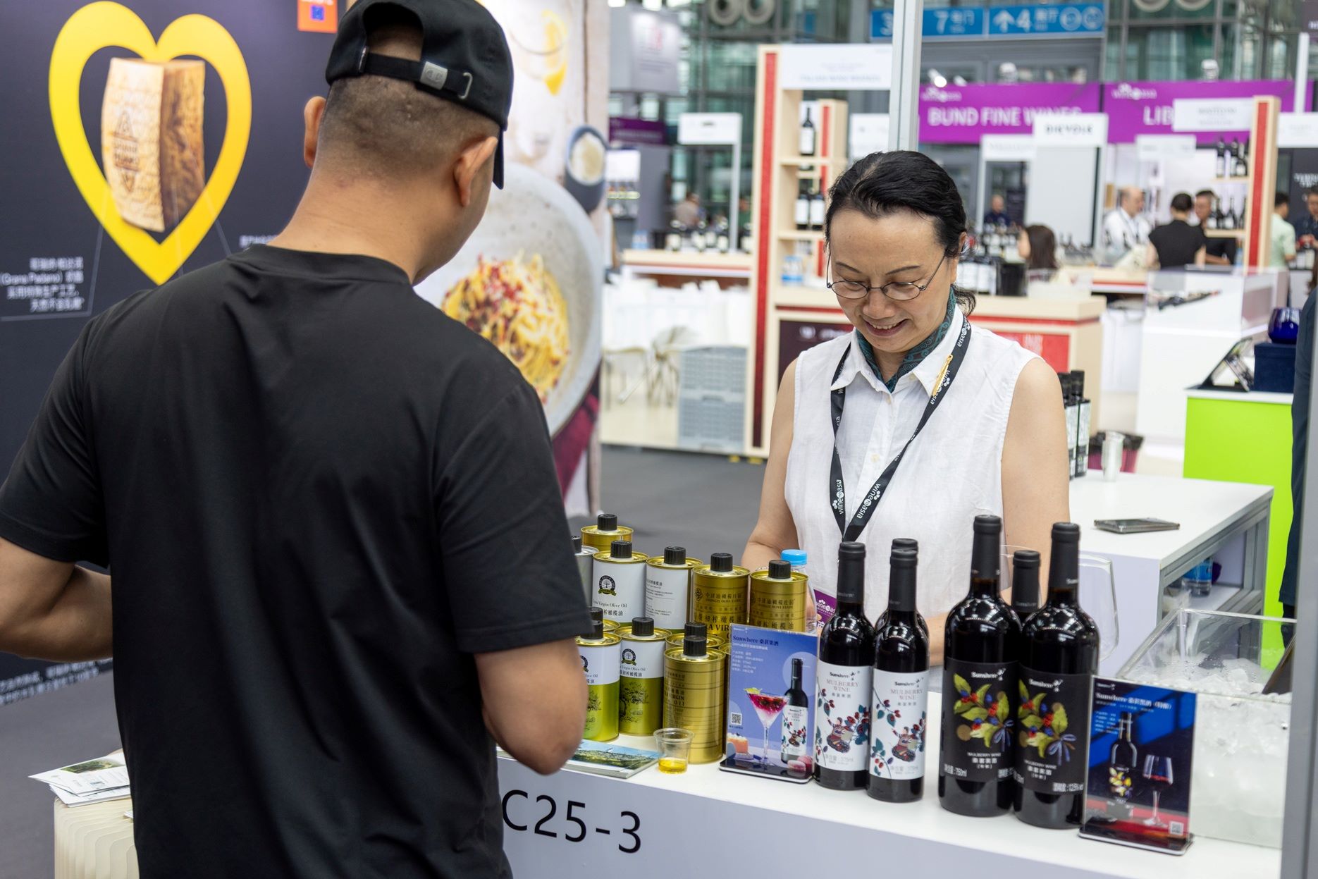 Sol2expo debutta a Shenzhen. L’olio d’oliva piace ai giovani cinesi, sempre più attenti alla salute e attratti dalla dieta mediterranea.