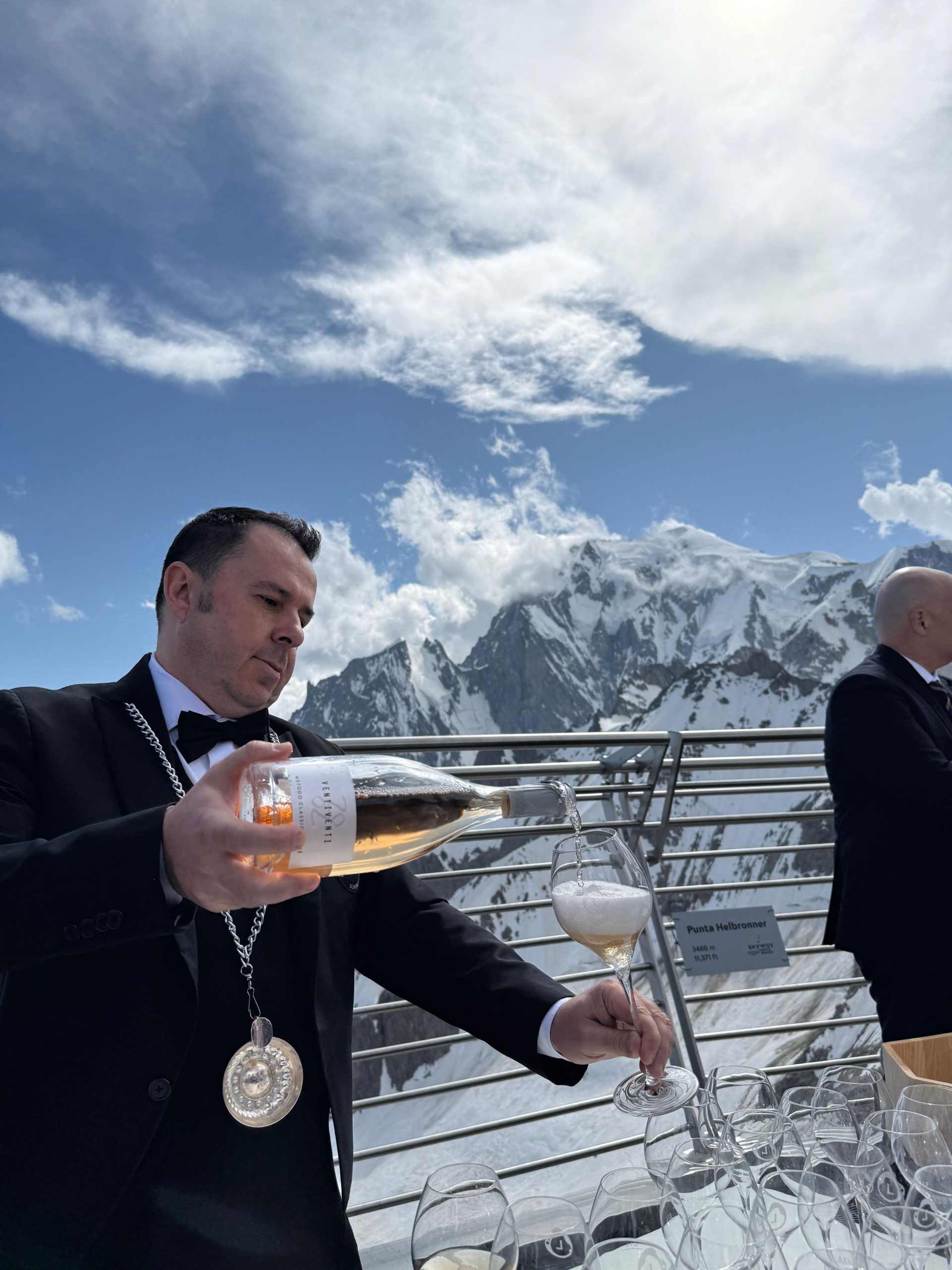 Ventiventi porta il Metodo Classico in vetta al Monte Bianco