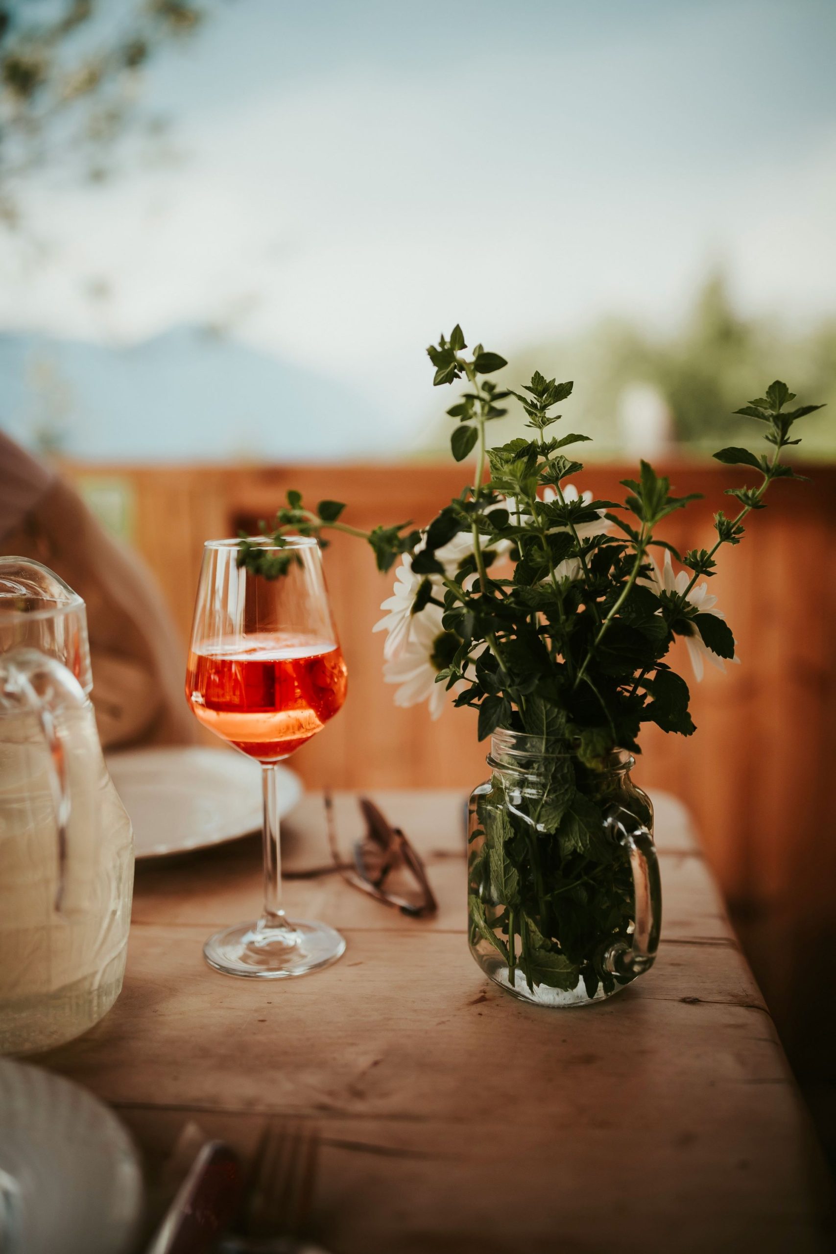 L’estate umbra in un calice: Vini Rosati, Vermouth e Cocktail d’Autore