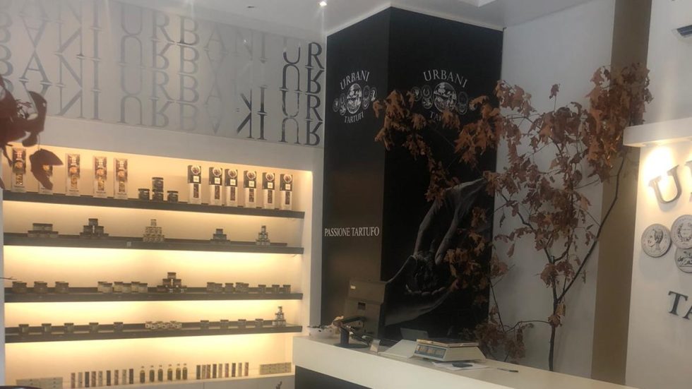 Urbani Tartufi riapre la boutique a Milano: profumi e sapori d’autunno in via Anfossi 13