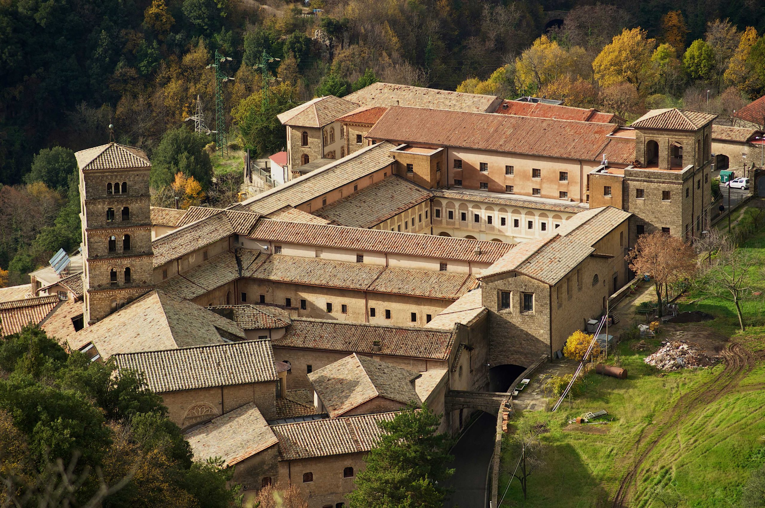 Cammini DìVini: tre appuntamenti tra novembre e dicembre 2025 nelle abbazie di Montecassino, Valvisciolo e Subiaco