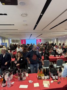 ASPETTANDO VINIAMO 2025. Molto più che un semplice "ingannare l'attesa".