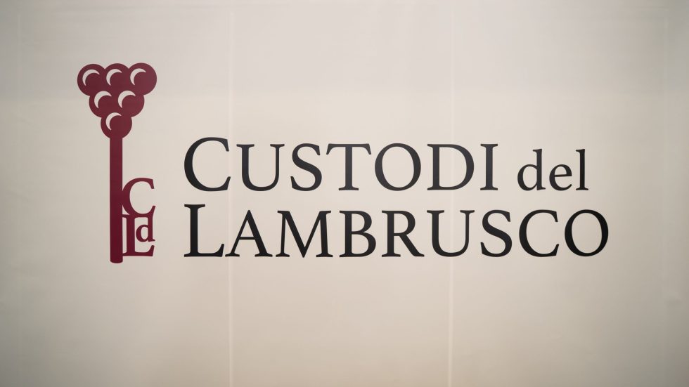 Brindisi frizzanti Natale 2025: 10 Lambruschi perfetti selezionati dai Custodi del Lambrusco