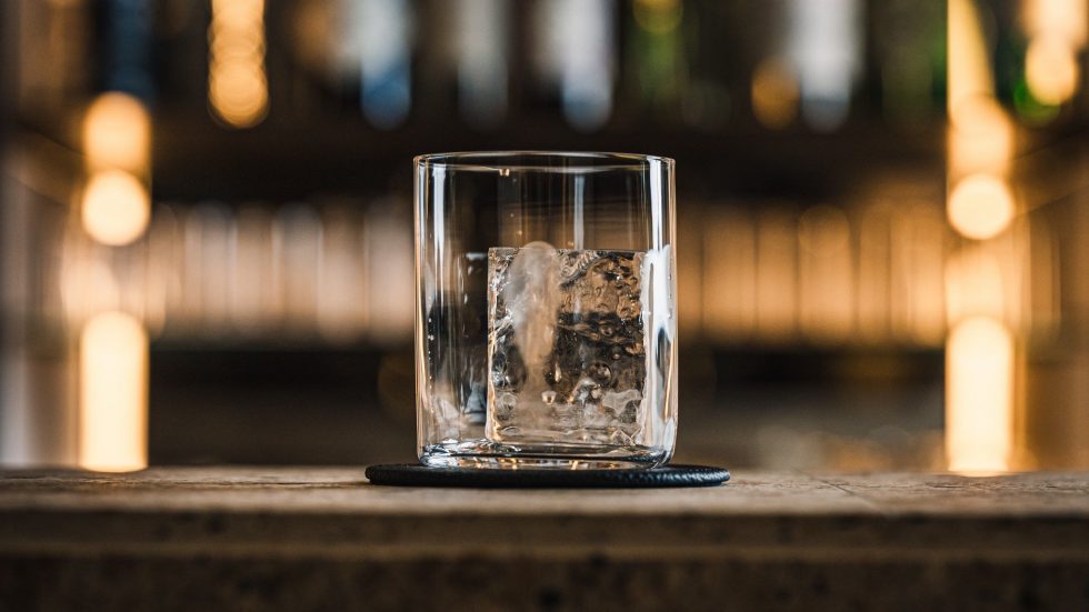 Il cocktail bar di Tribuna Campitelli si conferma il cuore pulsante del nuovo salotto gastronomico romano, con una drink list che va dall’aperitivo al dopocena e un calendario di eventi dedicati alla miscelazione d’autore.