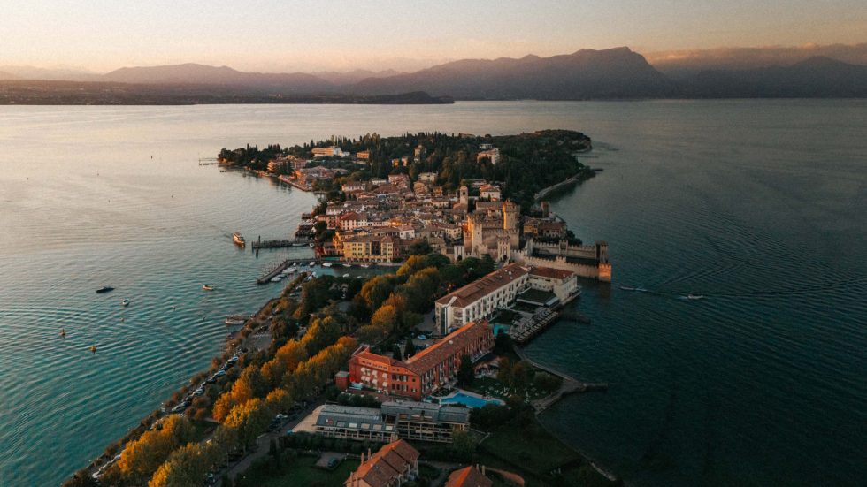 Lugana DOC illumina Napoli Infinita: vino, arte e visioni a Milano