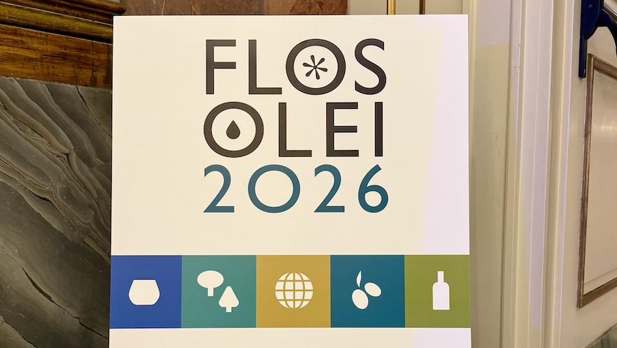 FLOS OLEI 2026. La maggiore età di una guida che celebra l'EVO.