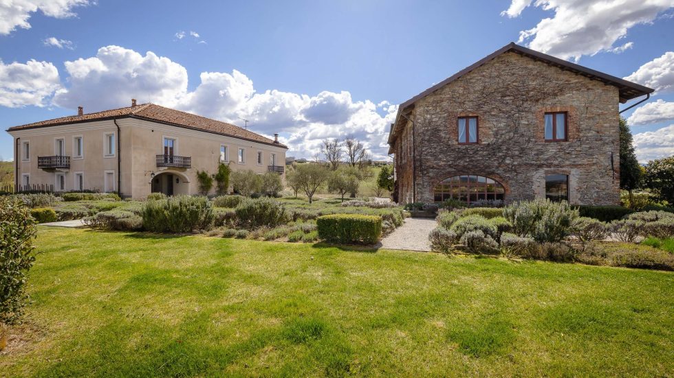 Relais Poderi Luigi Einaudi, a Dogliani il fascino autentico delle Langhe tra storia, vino e ospitalità di charme