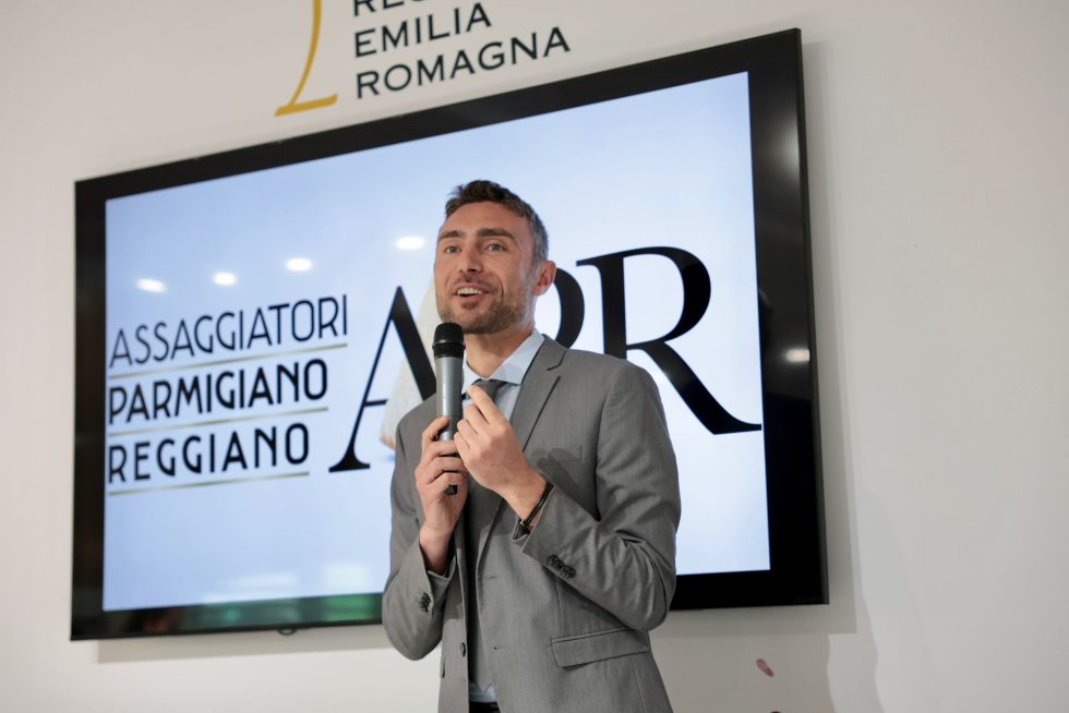 Alessandro Stocchi. Il suono del Parmigiano Reggiano e l’arte di ascoltare ciò che non si vede
