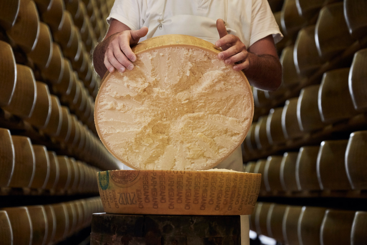 Alessandro Stocchi. Il suono del Parmigiano Reggiano e l’arte di ascoltare ciò che non si vede