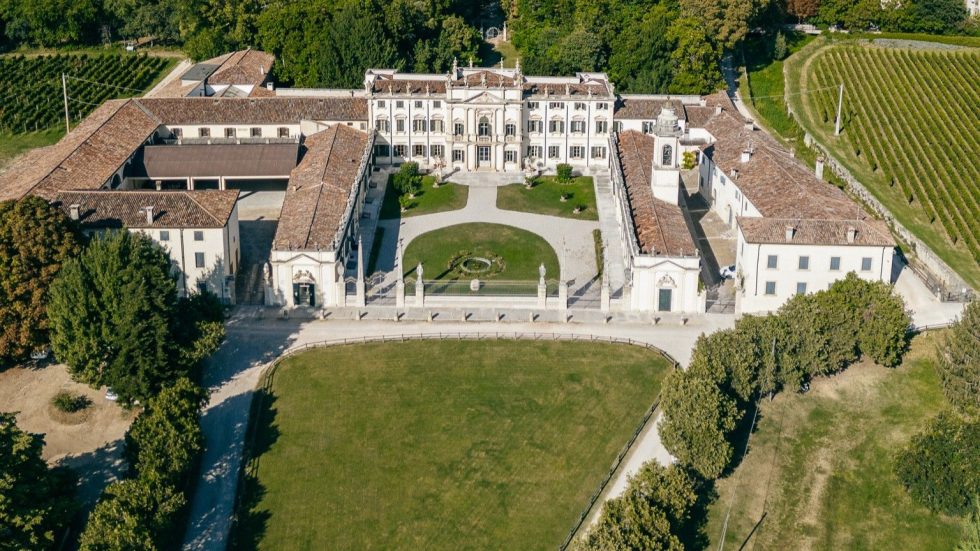 Brolo dei Poeti di Tenuta Santa Maria: il cru murato del cinquecento che dà origine a un amarone riserva di 14 anni