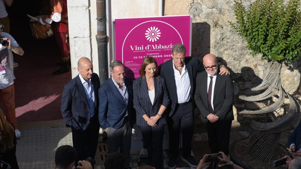 Vini di Abbazia 2026. Oltre la vigna, la magia custodita dal chiostro