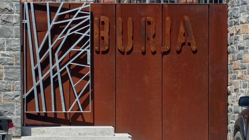 Burja. Vento e roccia